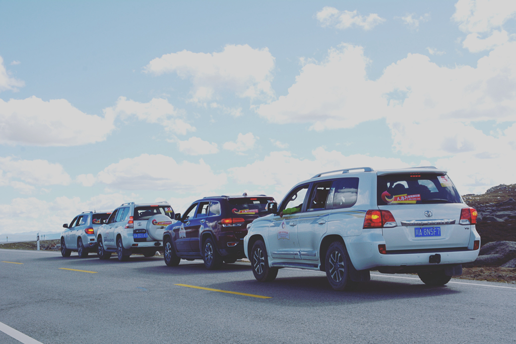 租车陆地巡洋舰走川藏线费用是多少