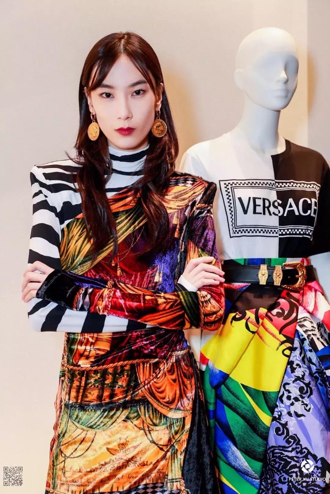 明星看刘雯何穗奚梦瑶走秀,刘雯何穗奚梦瑶维密