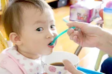 婴幼儿一天不拉便便怎么办,宝宝在幼儿园为什么不拉粑粑