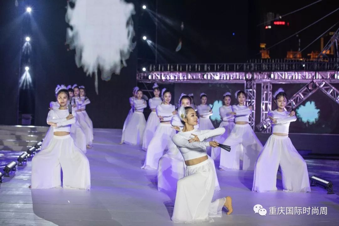 蔡美月2018纽约时装周,蔡美月时装秀