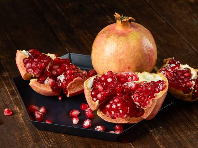 正宗品种嫁接突尼斯软籽石榴,精品高杆突尼斯软籽石榴