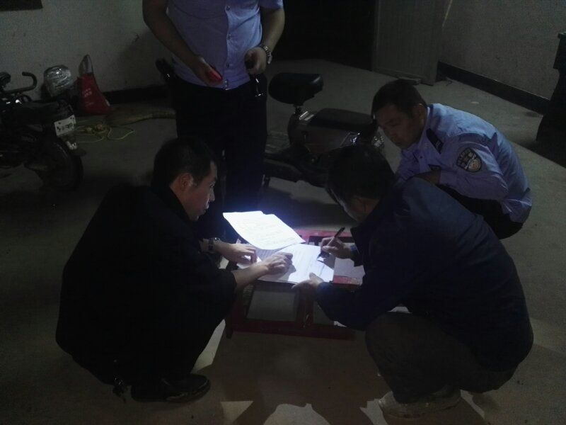 中秋节民警坚守岗位保平安,中秋公安守护万家团圆