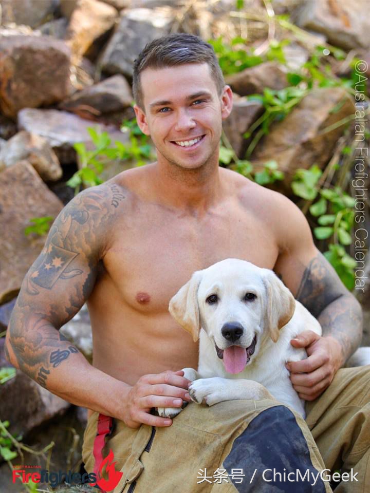 澳大利亚消防员火中拍视频,澳洲消防员腹肌