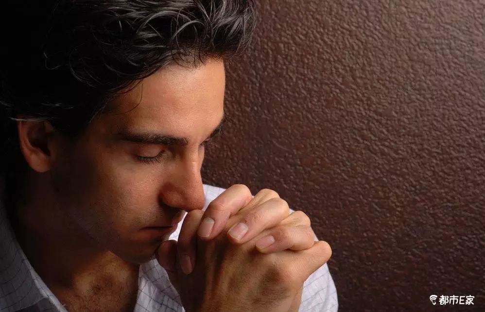 被马蜂蛰了怎么救治,男子被马蜂蜇伤146处伤