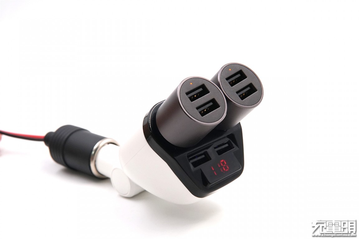 这款车充的设计怎么越看越奇怪