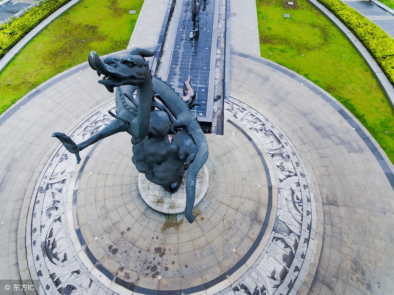 这个平凉人虽然是一国之君，但是却谨慎节俭，勤勉从事