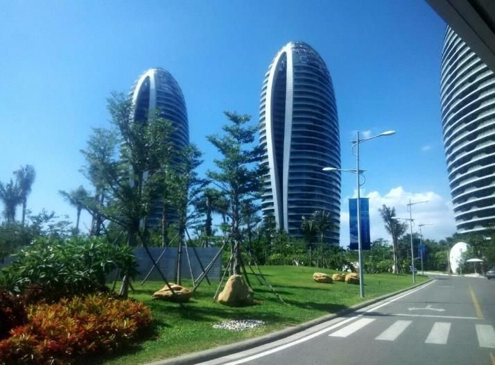 迪拜亚特兰蒂斯和三亚哪个好,三亚凤凰岛好玩吗