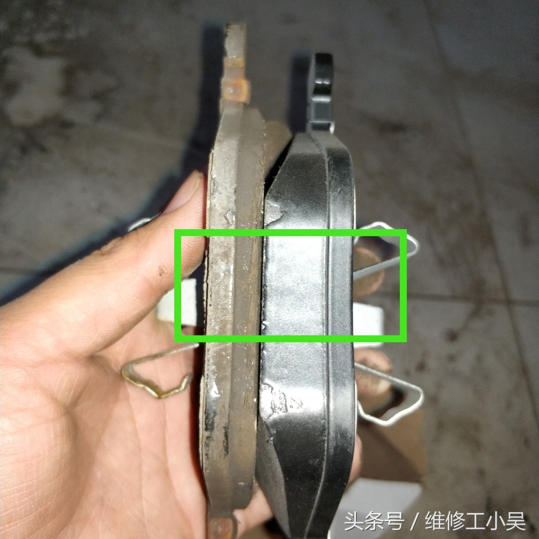 宝马x1汽车刹车时后备箱异响,宝马x1刹车不很灵怎么回事