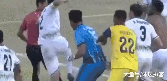 足坛10大斗殴事件,足球现场球迷爆发大规模群殴
