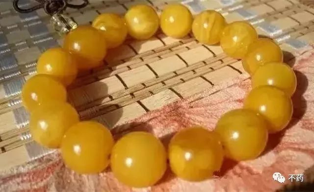 怎么辨别蜜蜡和塑料最直观的方法,蜜蜡越来越便宜是真的吗