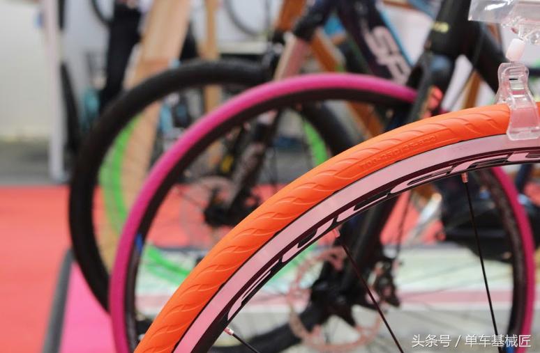tannus实心轮胎：可以用在竞技自行车上的实心胎，一样重，不怕扎