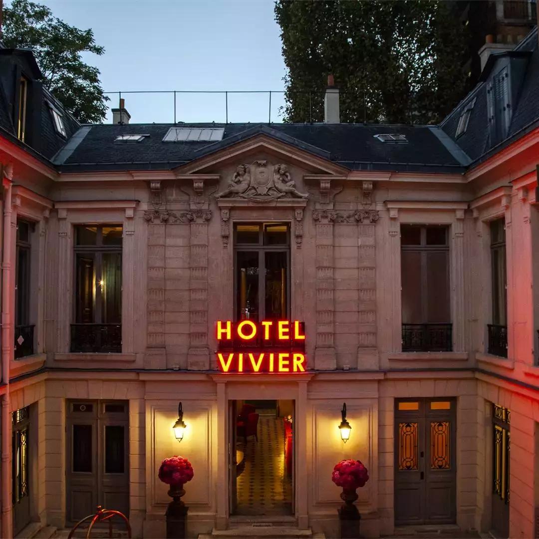 戚薇霸气走秀,唐嫣戚薇机场街拍大全