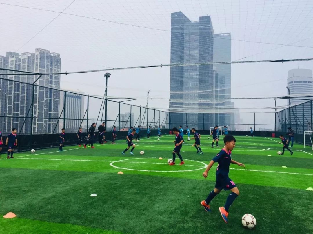 济南学校足球场开放,济南山大足球场