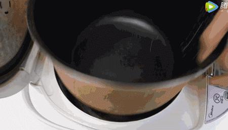 用了那么多年的电饭煲都白用了,用了2年电饭锅有膜