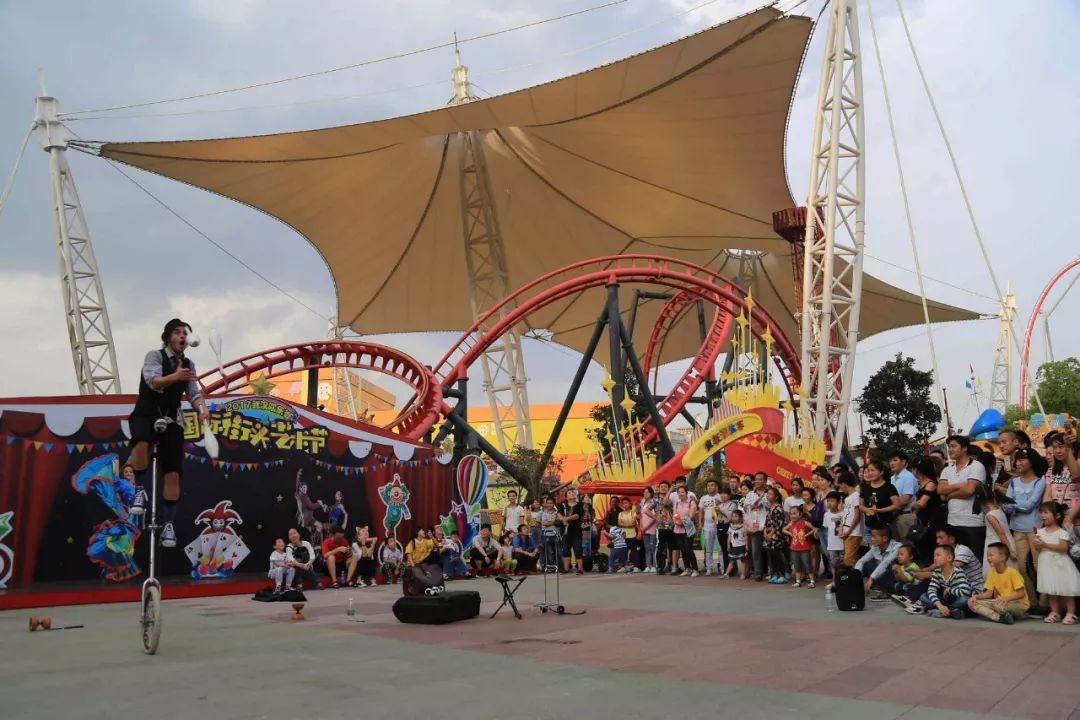 达瓦孜传人天门山走钢丝 (达瓦孜蒙眼走钢丝完整版)