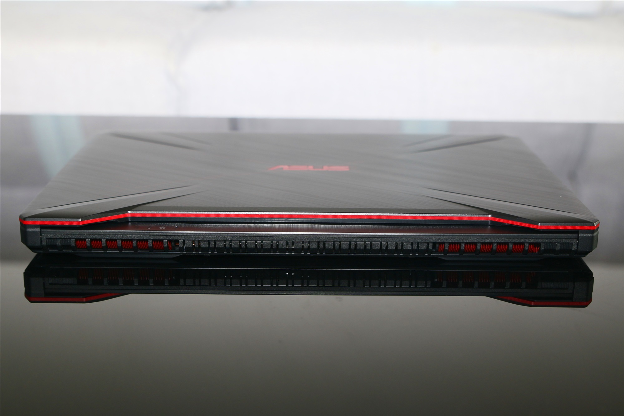 华硕飞行堡垒6评测,玩游戏要游戏本还是台式电脑