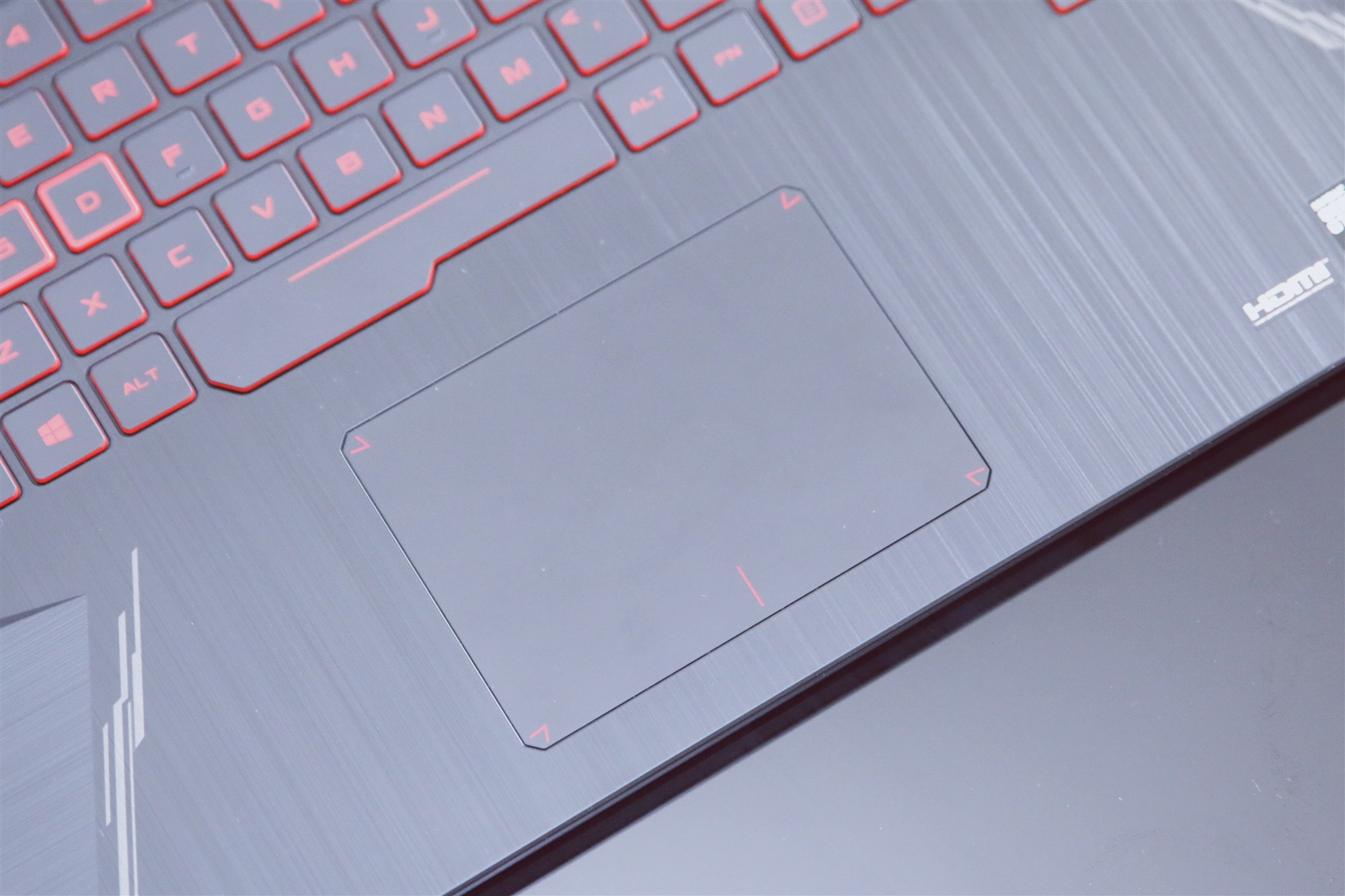 华硕飞行堡垒6评测,玩游戏要游戏本还是台式电脑