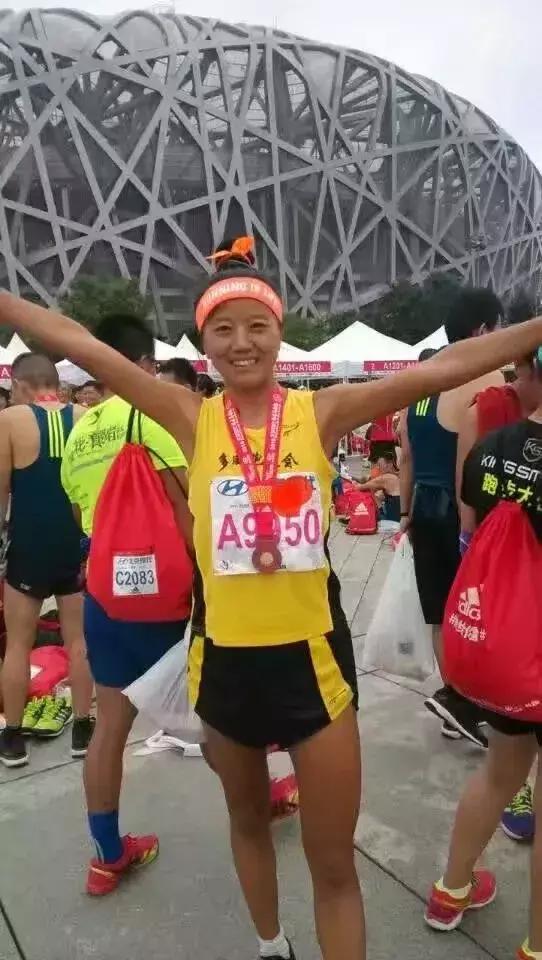 穿拖鞋跑马拉松,马拉松穿拖鞋