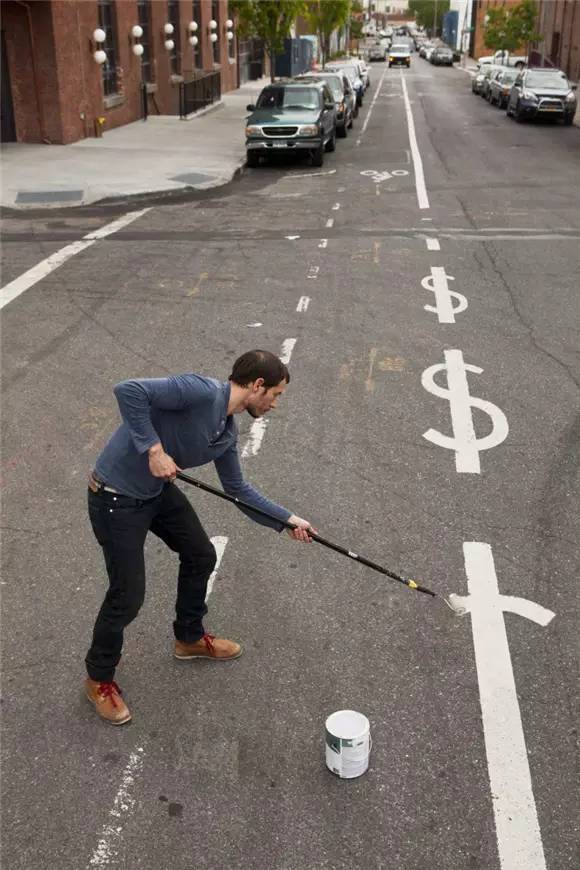 到底发生了什么？他把12个前女友都做成了高跟鞋？到底是真的假的