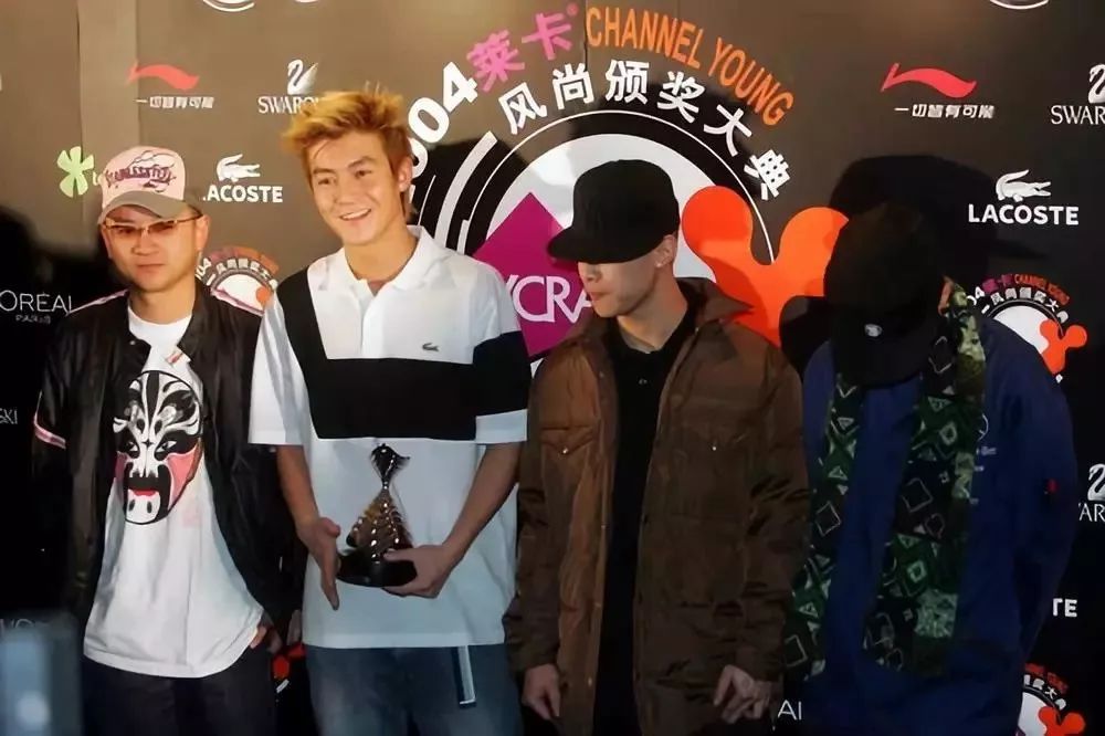 曾是上流貴族的PoloShirt 现在必须把它穿上街头