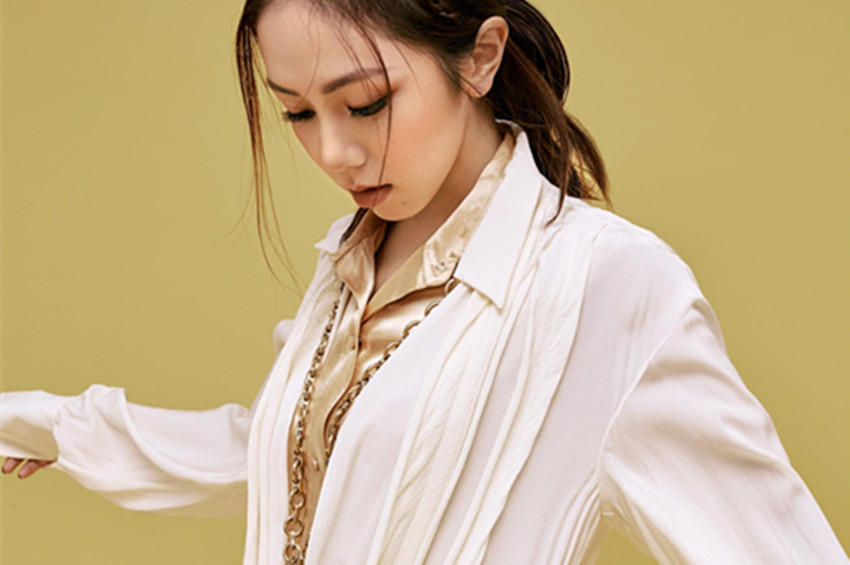 邓紫棋翻唱歌曲往事只能回味,邓紫棋现场演唱往事只能回味