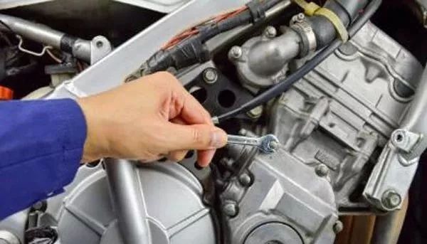 有些摩托车修理店服务态度很差,为啥摩托车售后修车那么贵