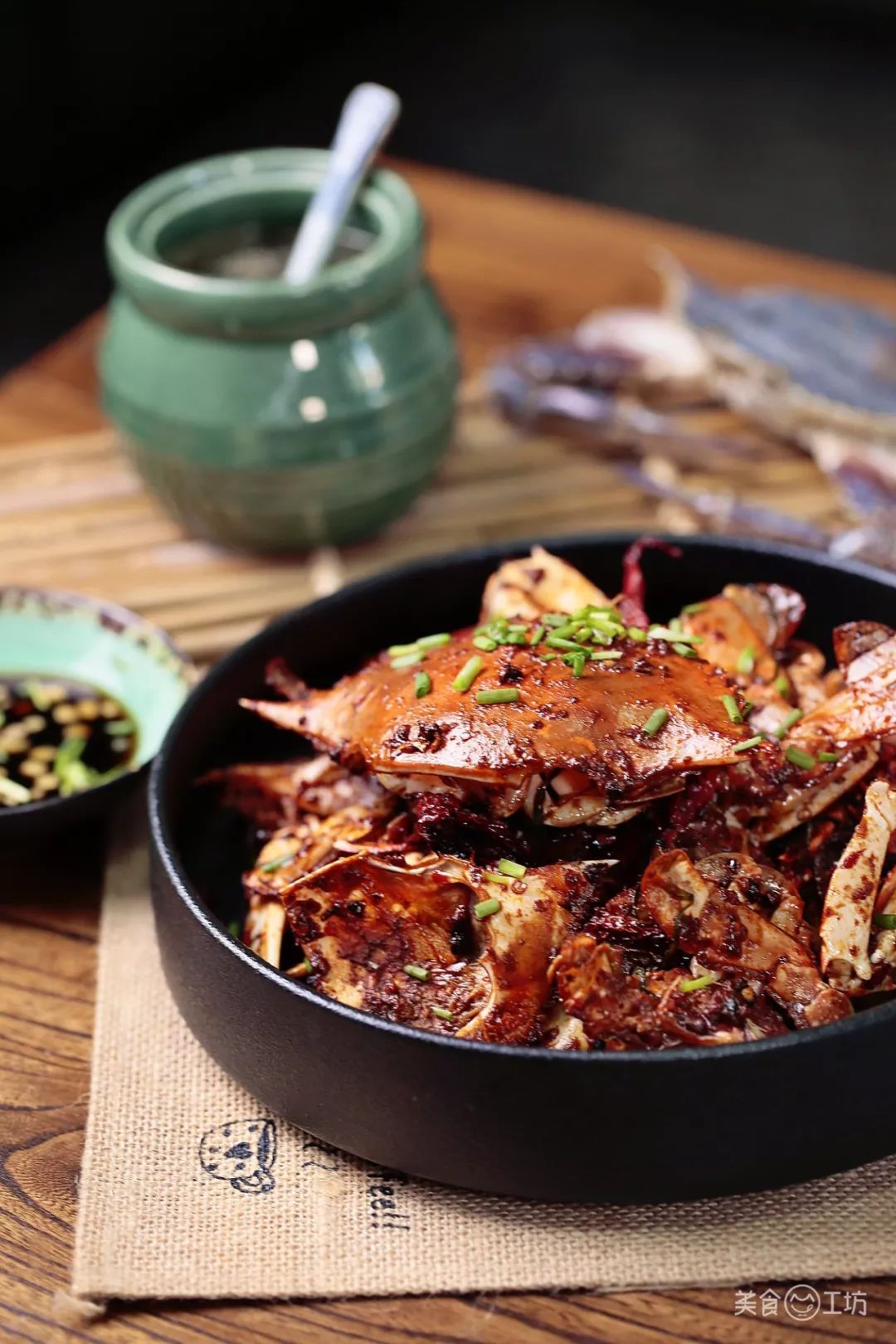 蒸螃蟹是用热水还是冷水,蒸螃蟹到底用热水还是冷水