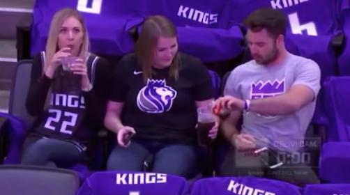 驰名商标中国制造的老干妈,像外国人这样子吃!口水要流一地