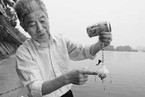 手竿钓鱼怎么抛钩最准确,野钓海竿怎么甩钩图解视频