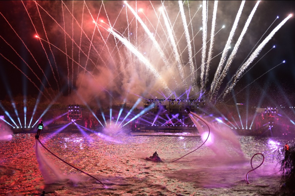 国庆节水下演出,2020红河水乡国庆水舞秀