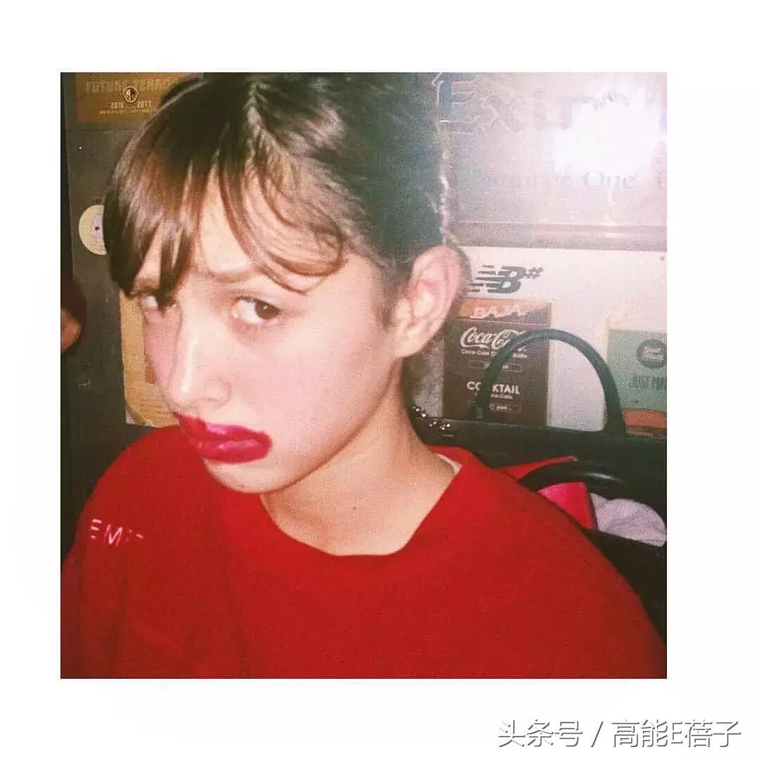 拍照pose技巧和方法,女生拍照剪刀手pose