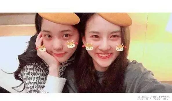 拍照pose技巧和方法,女生拍照剪刀手pose