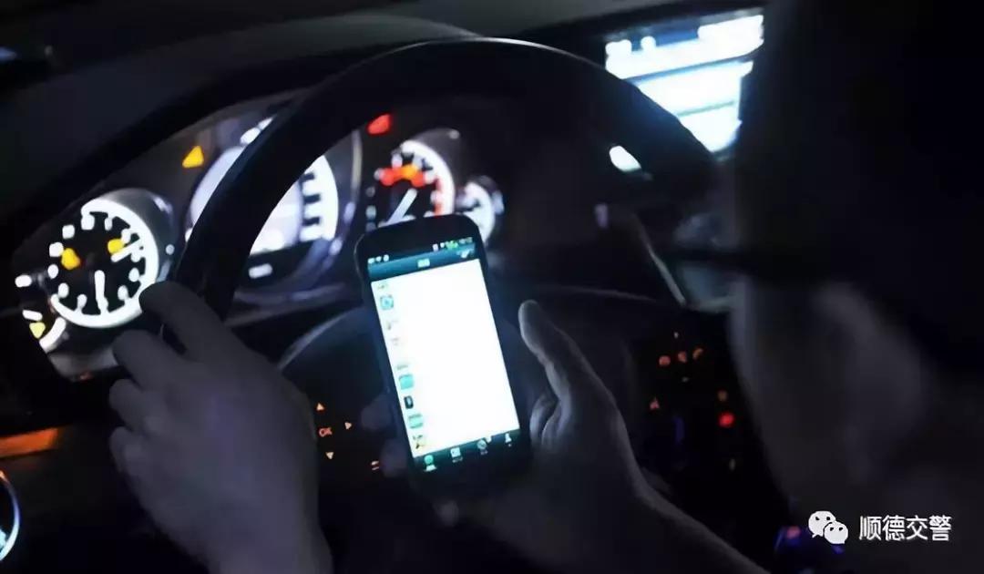 顺德这辆百万玛莎拉蒂被撞爆车头,玛莎拉蒂晚上被撞