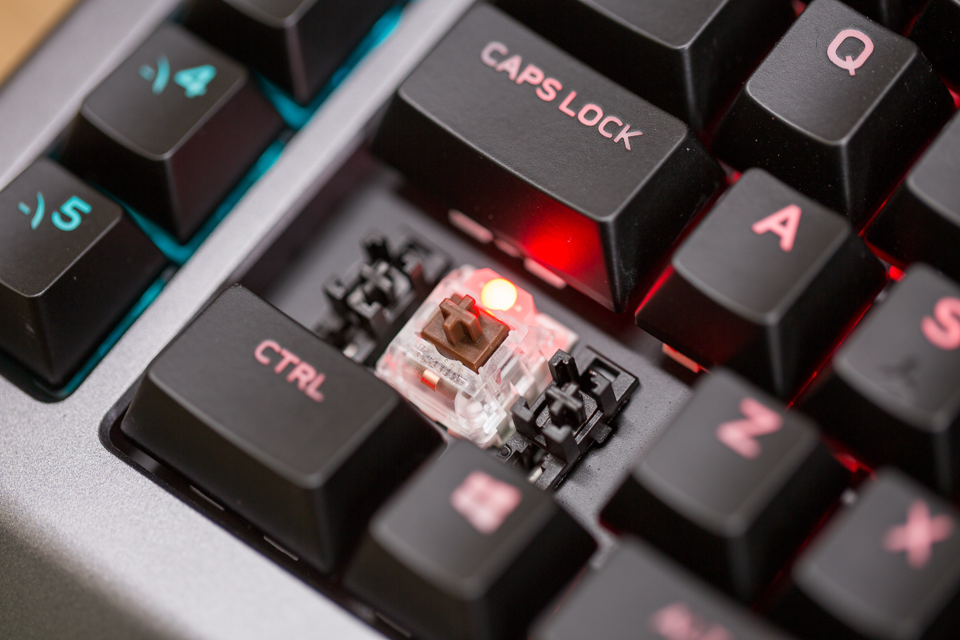 alienwarem18机械键盘和普通键盘,alienwarex15机械键盘