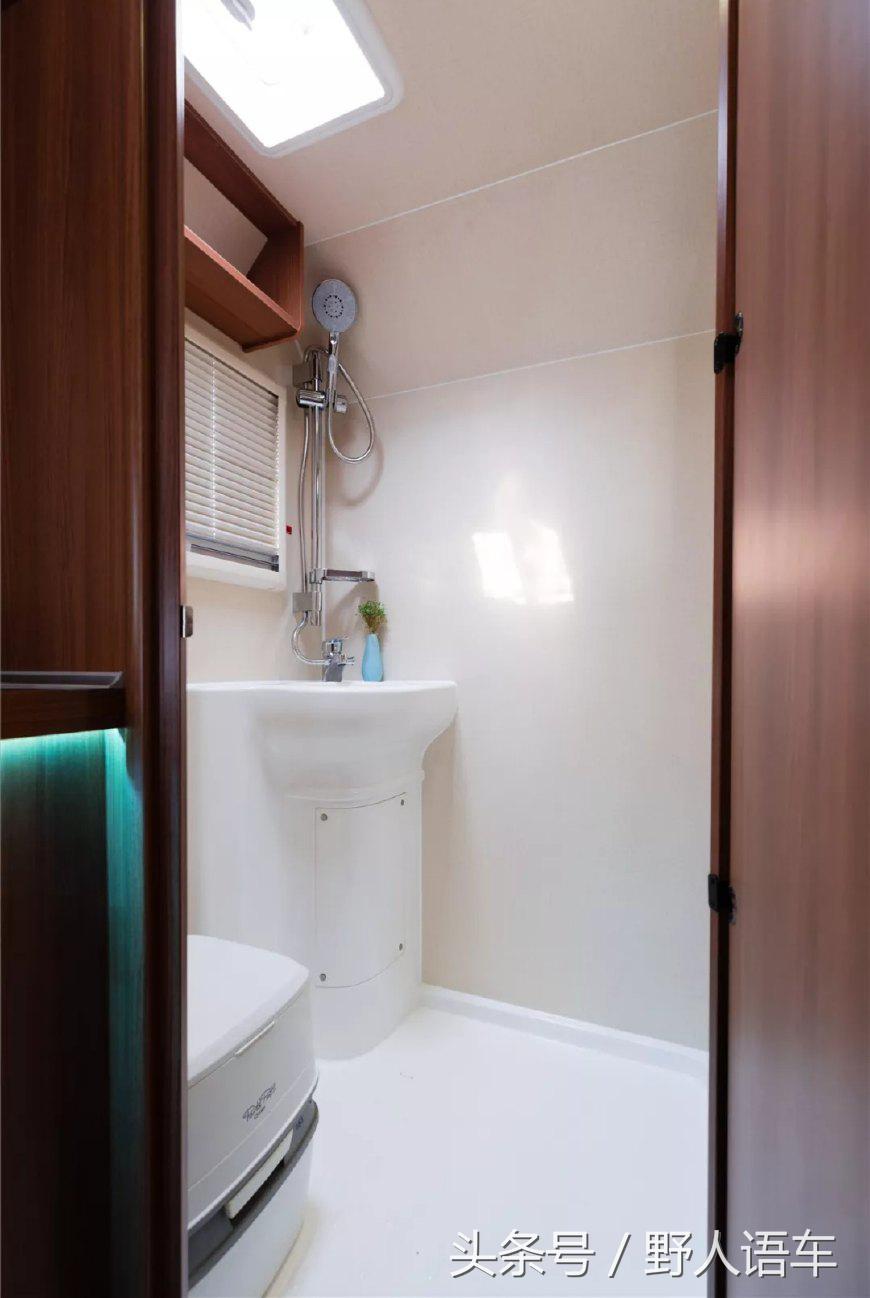 亚特全新纪念版房车,亚特c型房车要多少钱