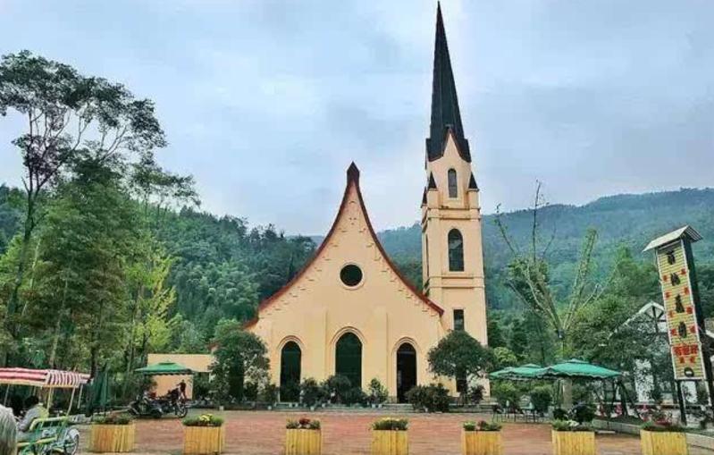 叫板“国际温泉小镇”的花水湾，国庆后错峰就去这儿！