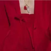 当男朋友和口红同时掉进水里,口红掉进水里了有用吗