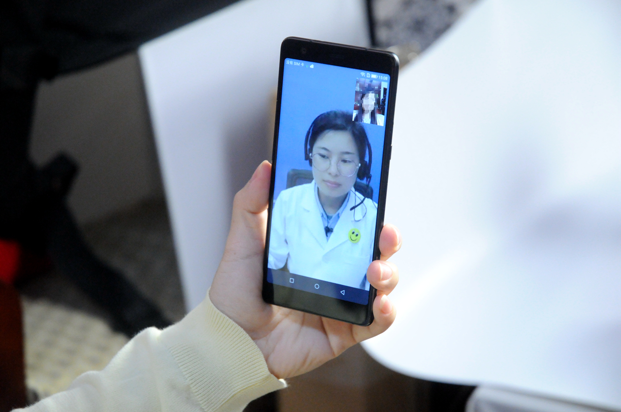 口袋里的关爱：私人医生H1智能手机