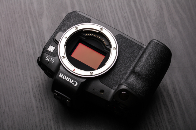 佳能专微电池续航好吗,佳能高感升级