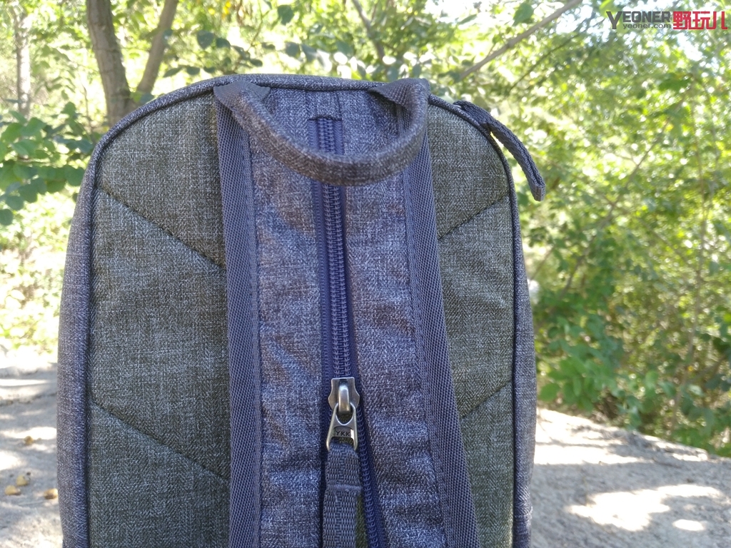 轻巧小背包,容量大且小巧轻便的背包