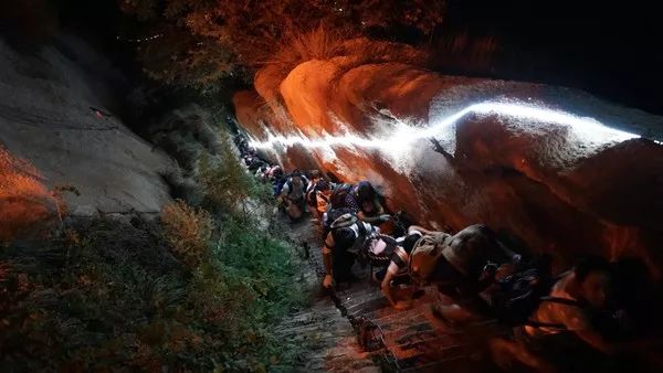 爬华山最佳时间旅游攻略图,登华山攻略爬华山的最佳路线图