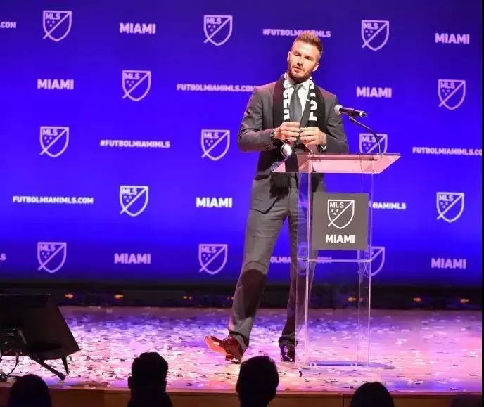 christian louboutin中文叫什么 (christian louboutin怎么读)