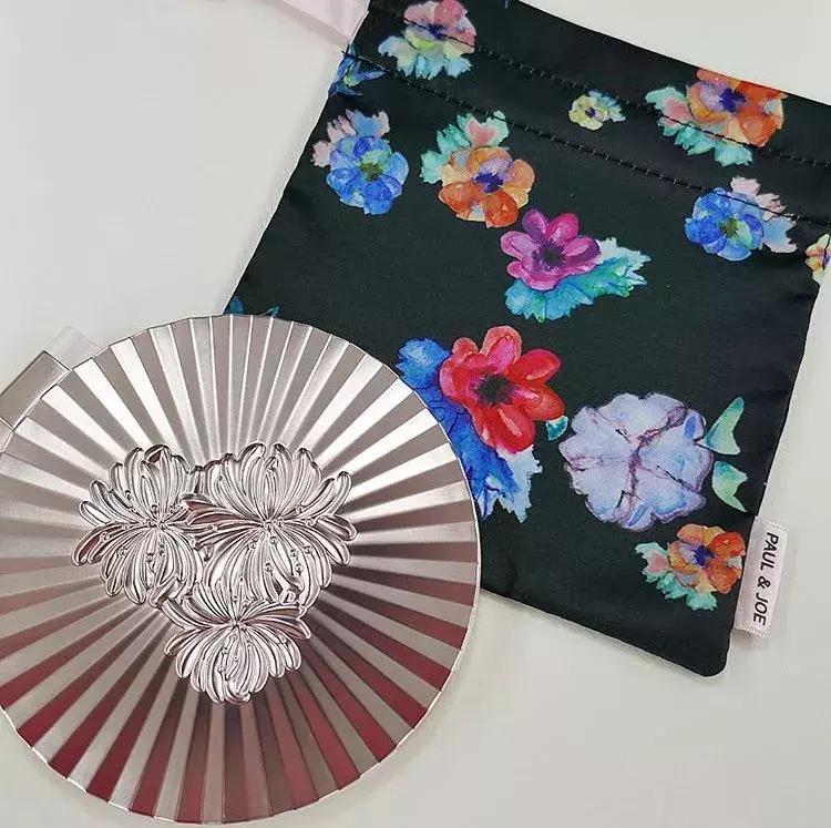 精选这5款圣诞限定彩妆,准备好你的钱