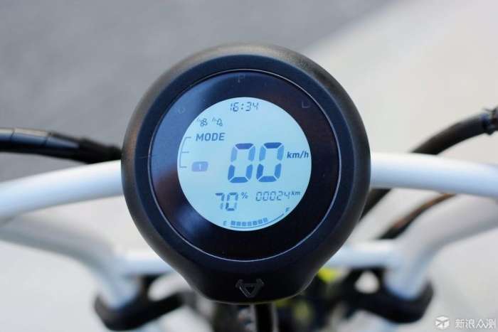 这才是真正的电动自行车,小牛评测特斯拉