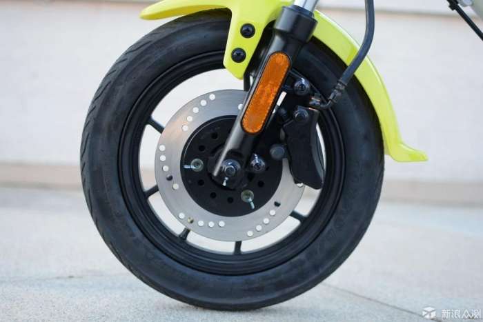 这才是真正的电动自行车,小牛评测特斯拉