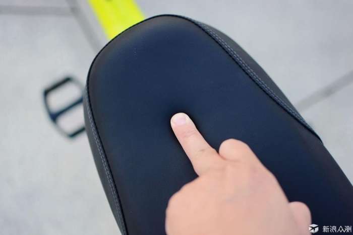 这才是真正的电动自行车,小牛评测特斯拉