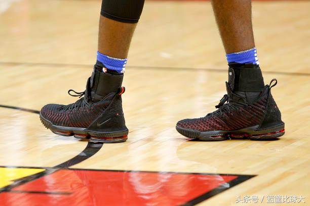 月球漫步者致敬迈克尔-杰克逊！10月9日NBA球鞋赏析