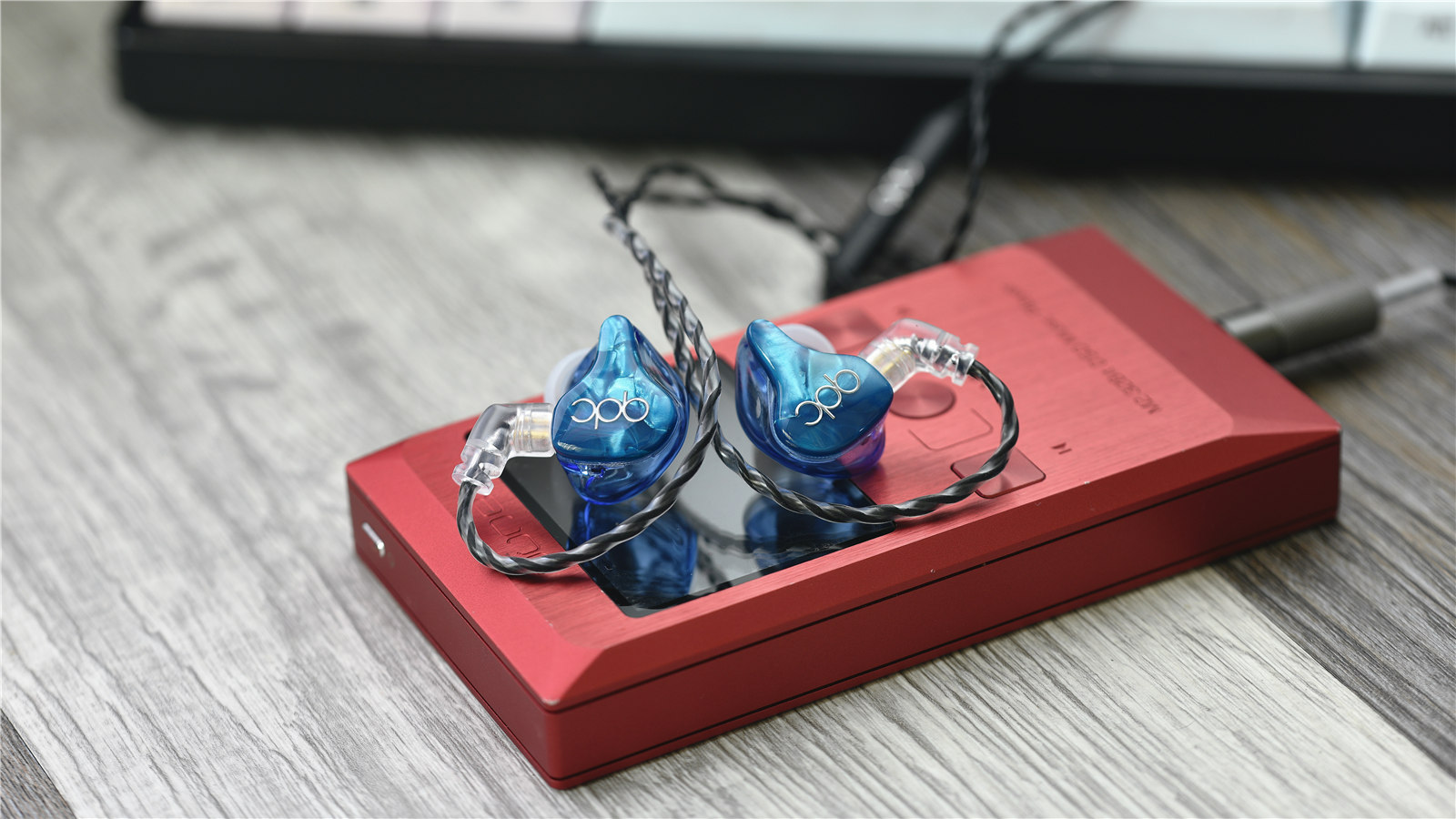 qdc蒙娜丽莎好还是海王星好,qdc耳机天王星和海王星的区别