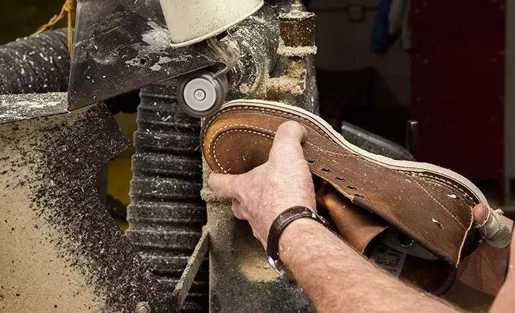 红翼究竟有多硬？硬到脚磨出血都能风靡世界