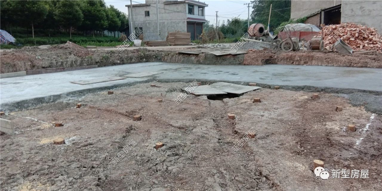 农村宅基地打松木桩,农村宅基地怎么打桩比较结实